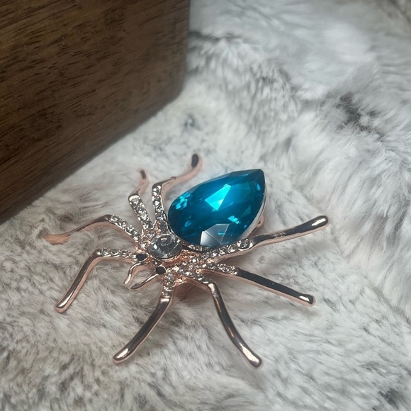 Spider Brooch High-end Crystal Exaggerated Large Brooch Pin Clothing Accessories - Picture 7 of 11